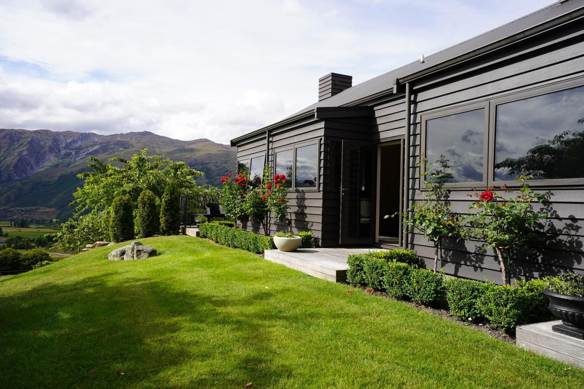 Mt Rosa Lodge Boutique Vineyard Accommodation Wanaka Buitenkant foto