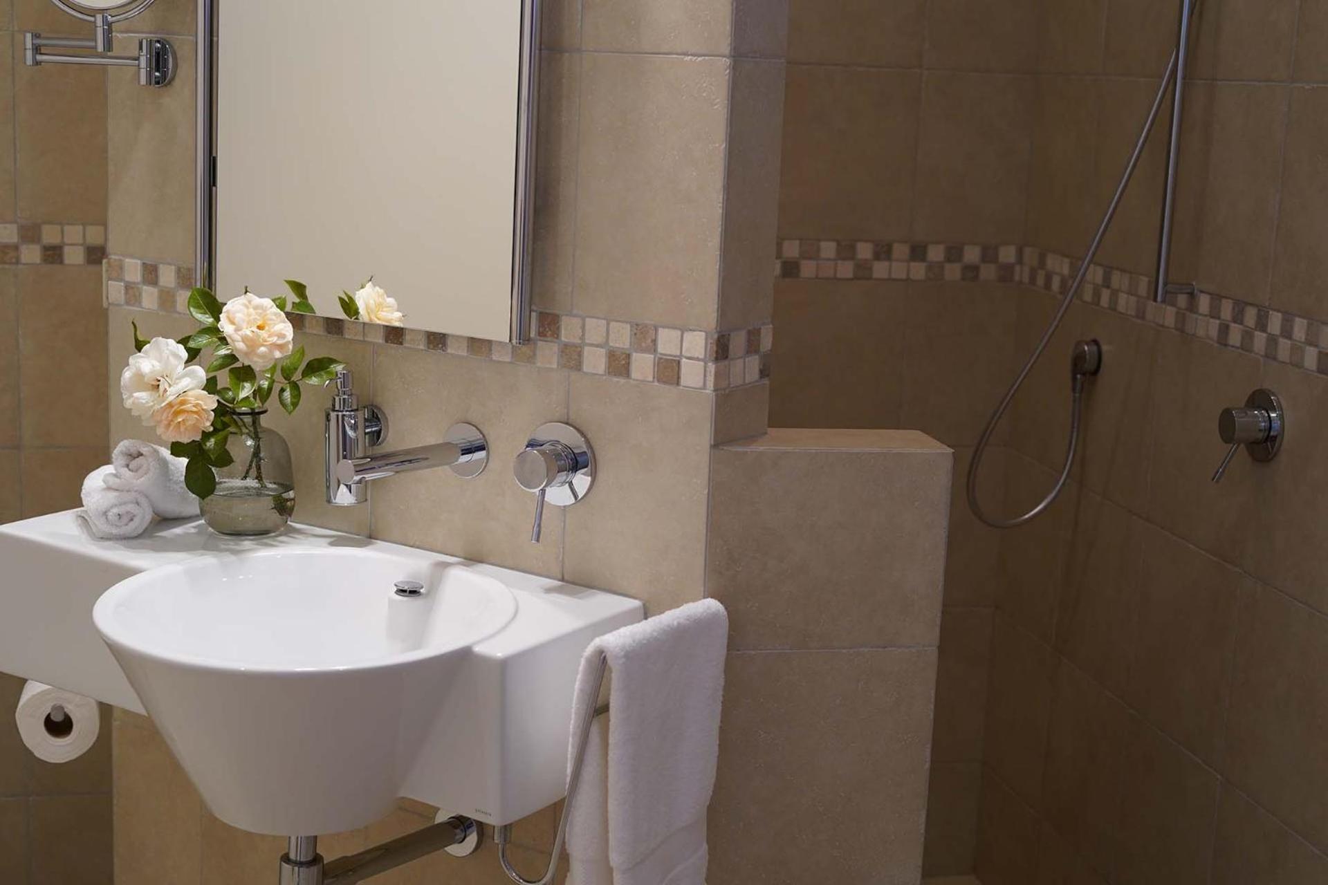 Mt Rosa Lodge Boutique Vineyard Accommodation Wanaka Buitenkant foto
